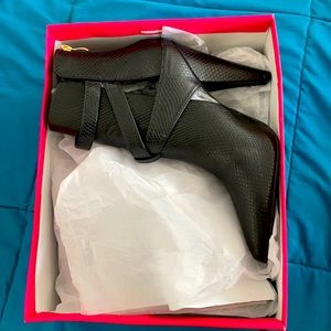 Very cute heeled black Darci booties